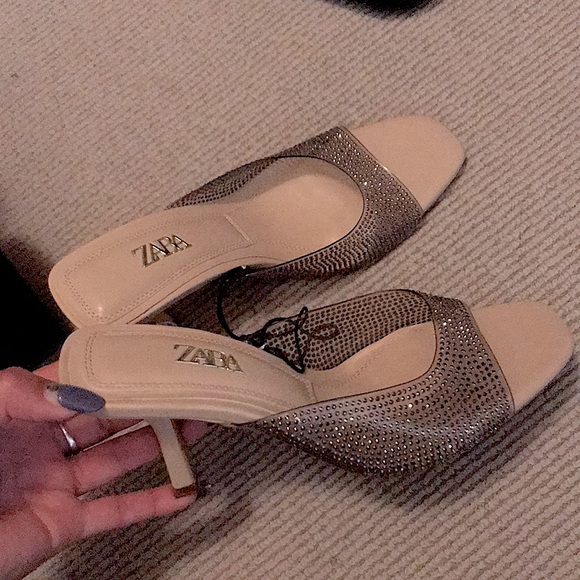 Zara Shoes - Flat headed heels